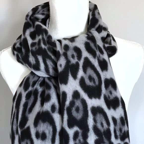 Only 1 Left! Cashmere Blend Leopard Scarf Wrap - Picture 3 of 8